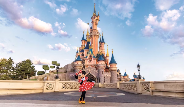 The Ultimate Disneyland Paris Guide 2025: Tickets, Hotels, Itineraries & Money-Saving Tips